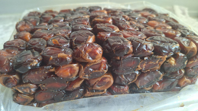 خرما برحی درجه یک و تازه هرمزگان - 2100 گرمی