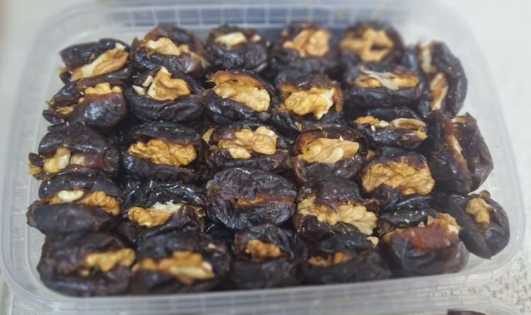خرما خنیزی با مغز گردو هرمزگان - 90۰ گرمی